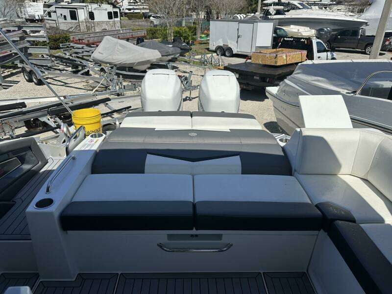 32ft Cruisers Yachts Yacht For Sale
