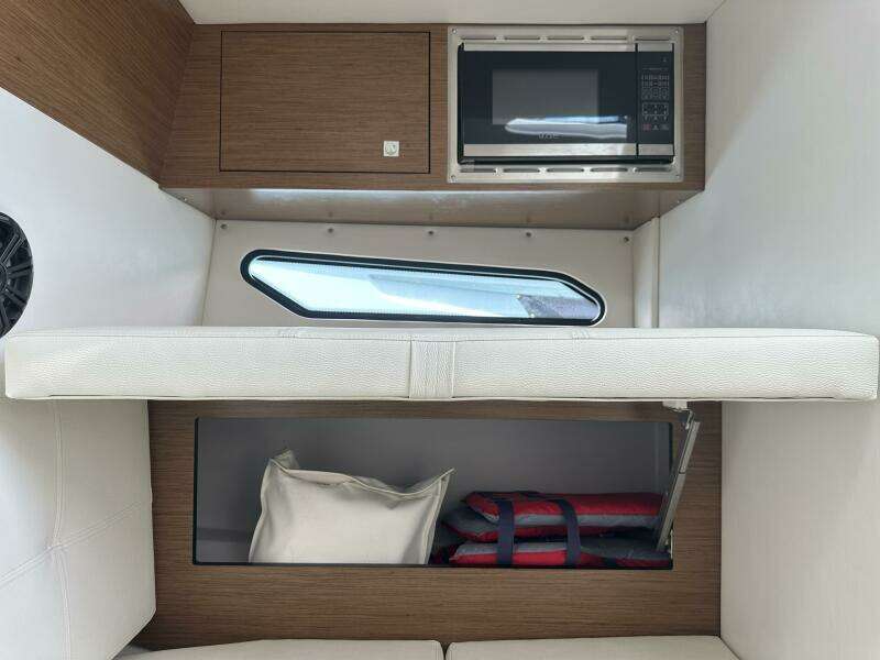 32ft Cruisers Yachts Yacht For Sale