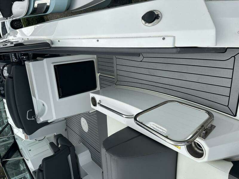 32ft Cruisers Yachts Yacht For Sale