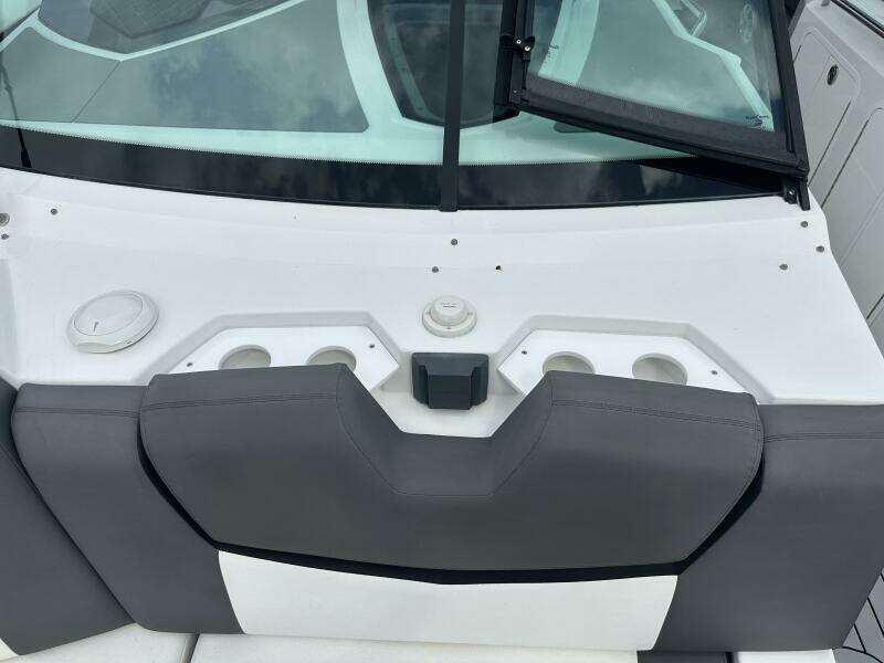 32ft Cruisers Yachts Yacht For Sale