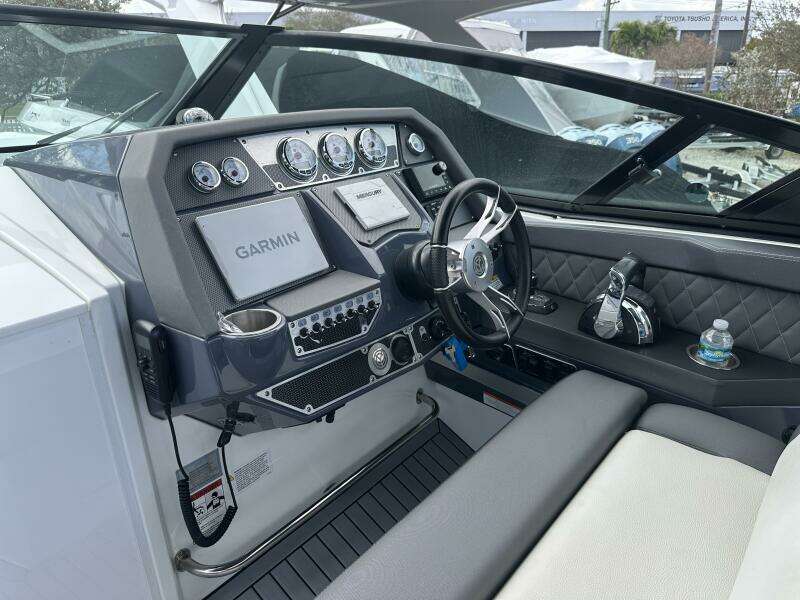 32ft Cruisers Yachts Yacht For Sale