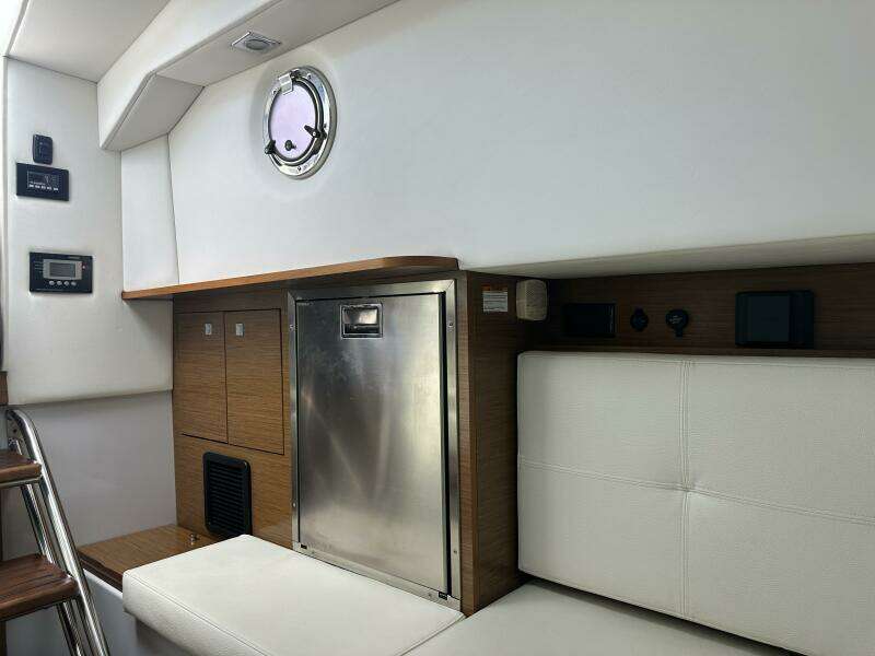 32ft Cruisers Yachts Yacht For Sale