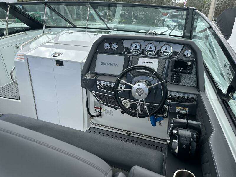 32ft Cruisers Yachts Yacht For Sale