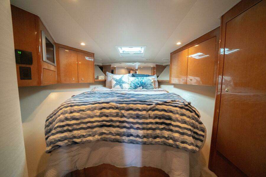 2005 Viking 52 Convertible 