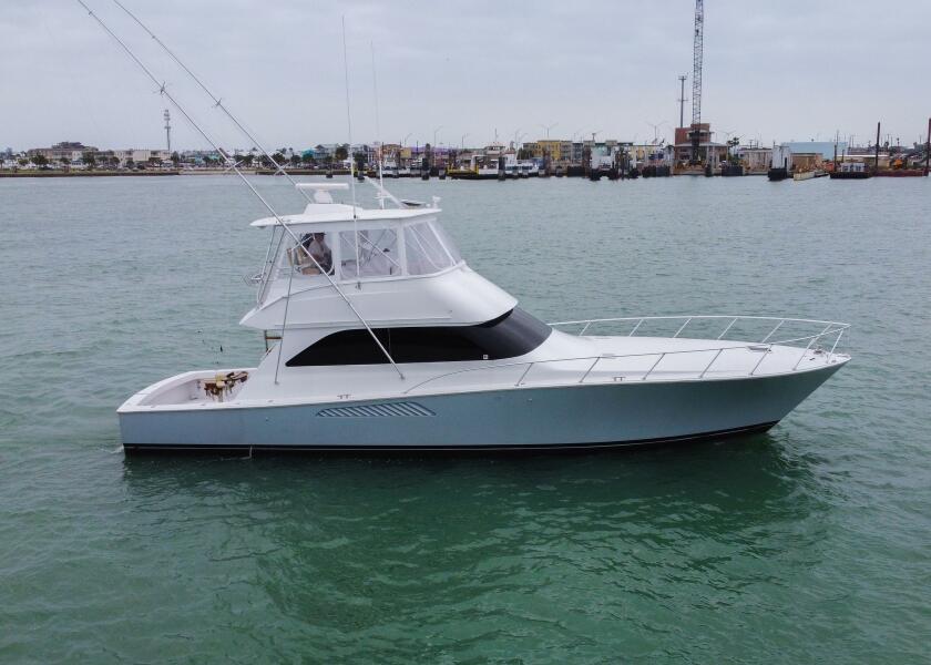 52' 2005 Viking 52 Convertible