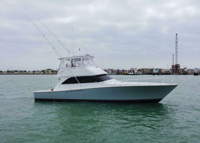 2005 Viking 52 Convertible 