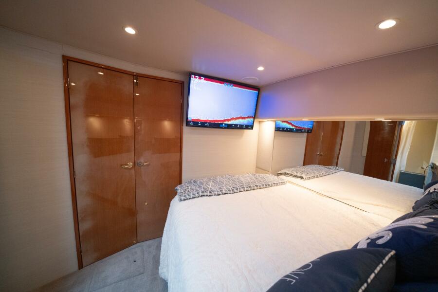 52' 2005 Viking 52 Convertible