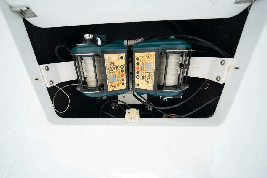 2005 Viking 52 Convertible 