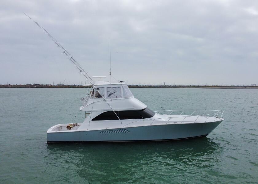 52' 2005 Viking 52 Convertible