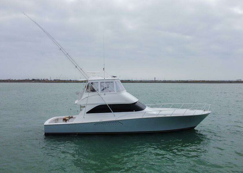 2005 Viking 52 Convertible 