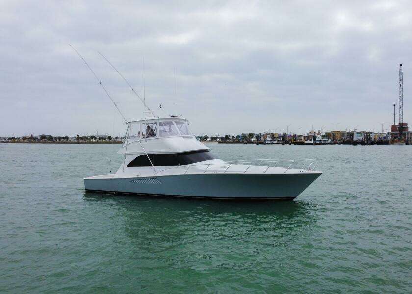 2005 Viking 52 Convertible 