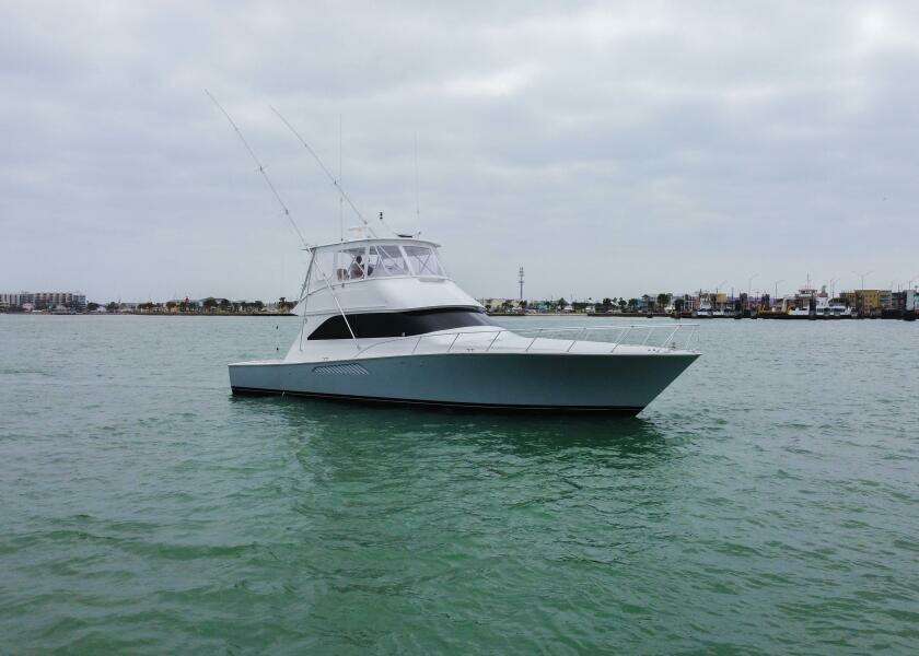 2005 Viking 52 Convertible 