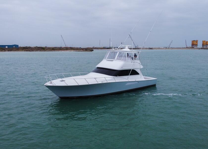 52' 2005 Viking 52 Convertible