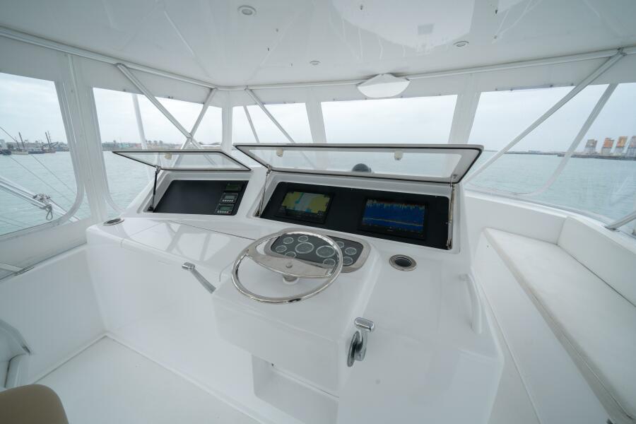 52' 2005 Viking 52 Convertible