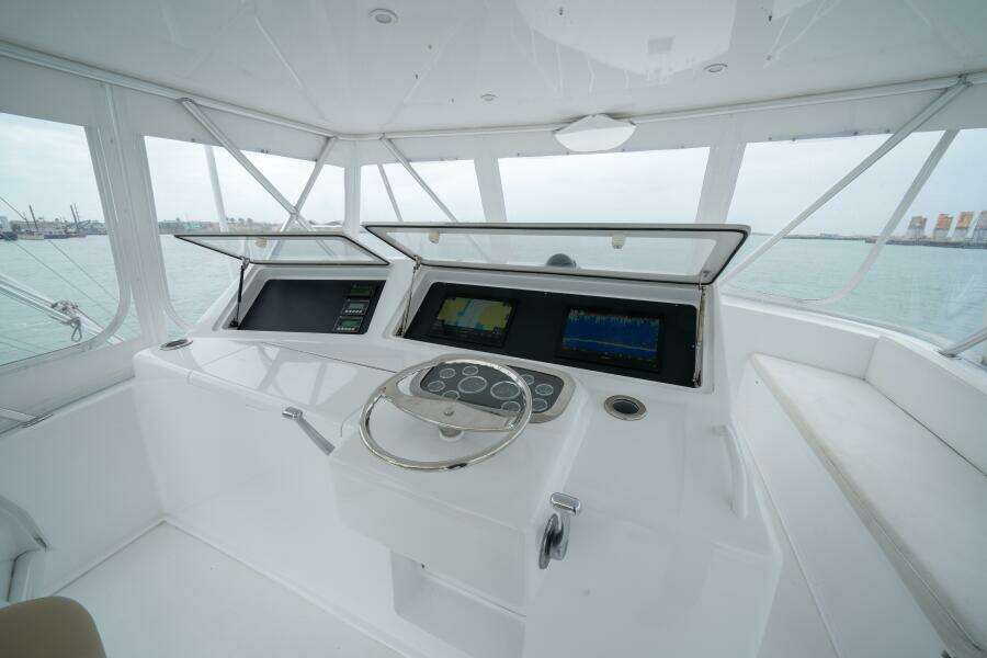 2005 Viking 52 Convertible 