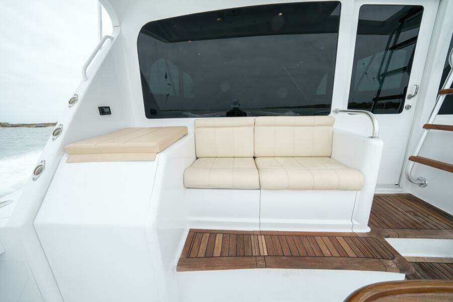 2005 Viking 52 Convertible 