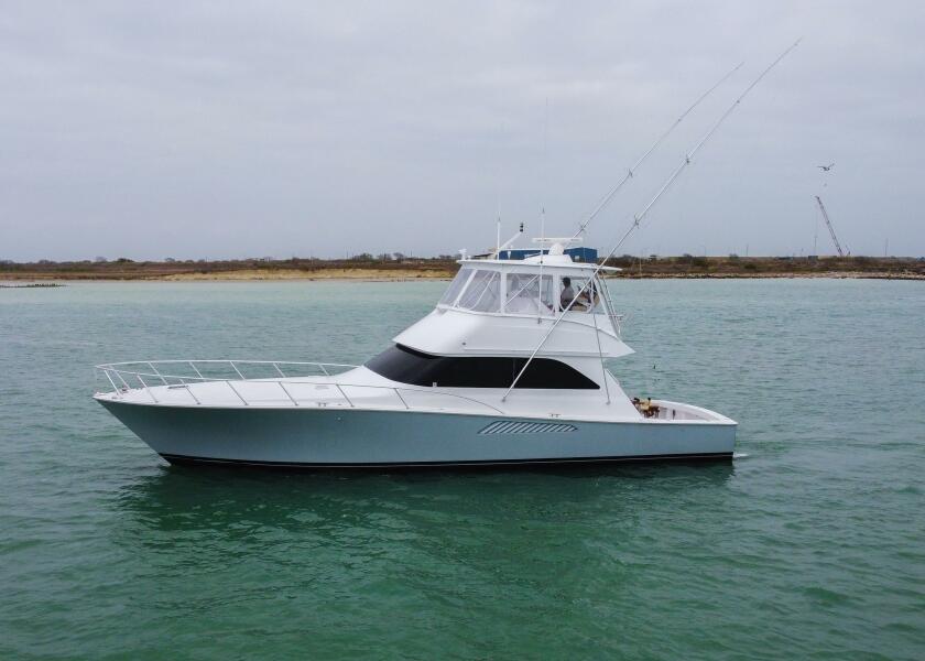 52' 2005 Viking 52 Convertible