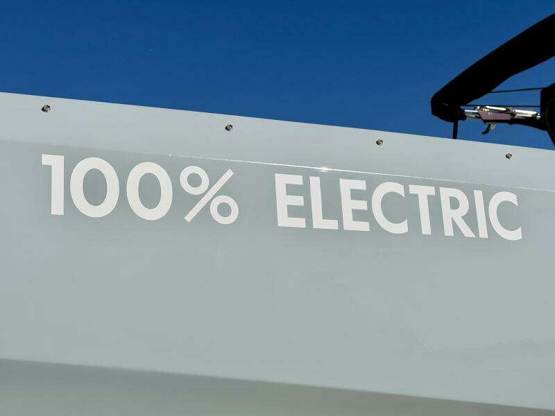 23ft Correct Craft Yacht For Sale