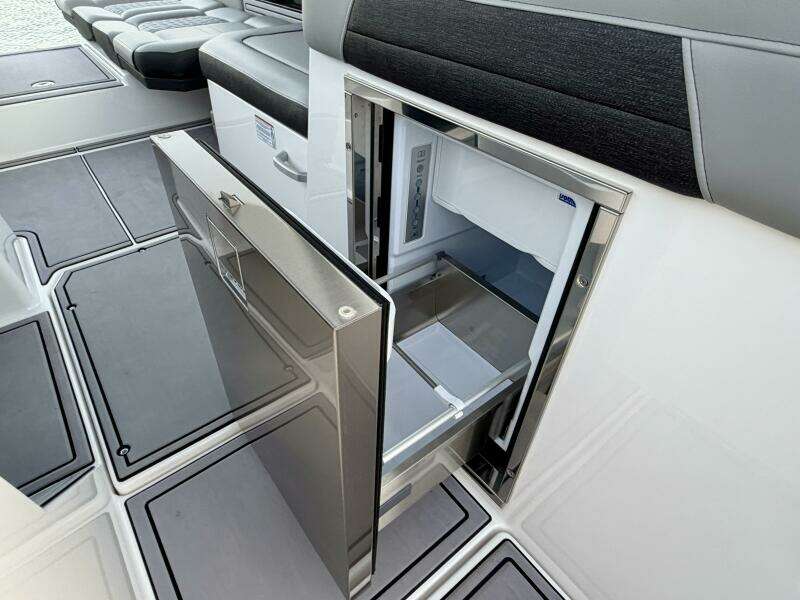 23ft Correct Craft Yacht For Sale