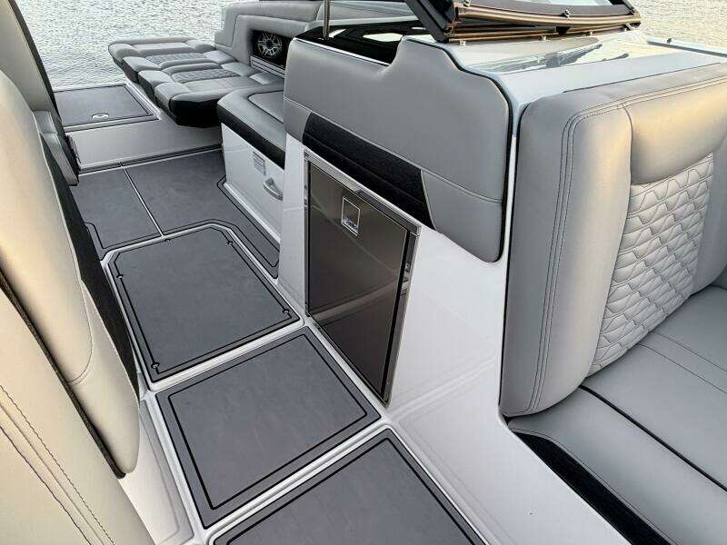 23ft Correct Craft Yacht For Sale