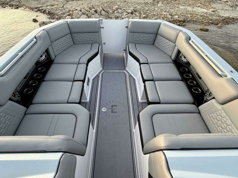 23ft Correct Craft Yacht For Sale