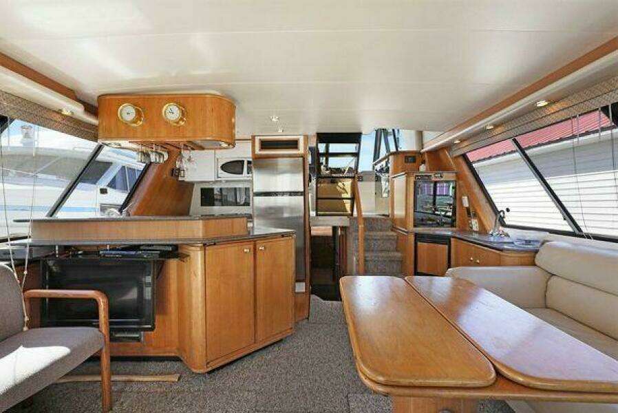 47ft Bayliner Yacht For Sale