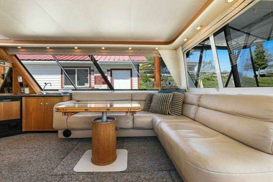 47ft Bayliner Yacht For Sale