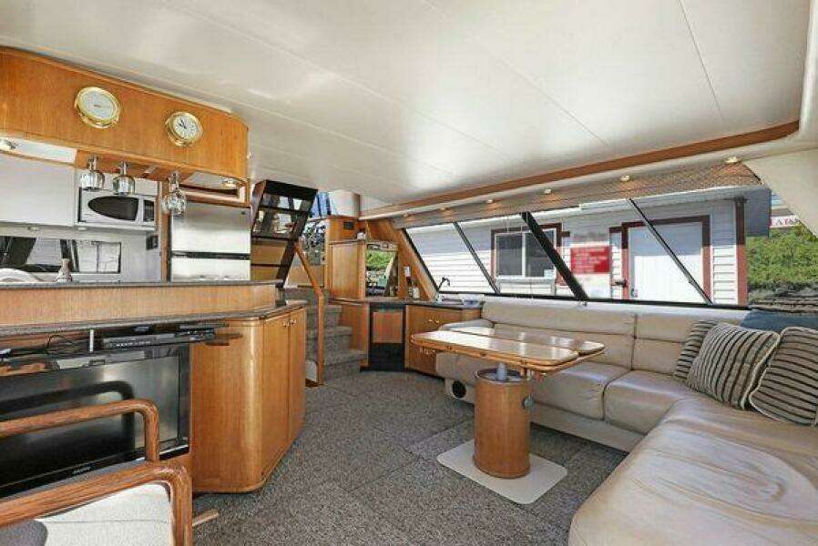 47ft Bayliner Yacht For Sale