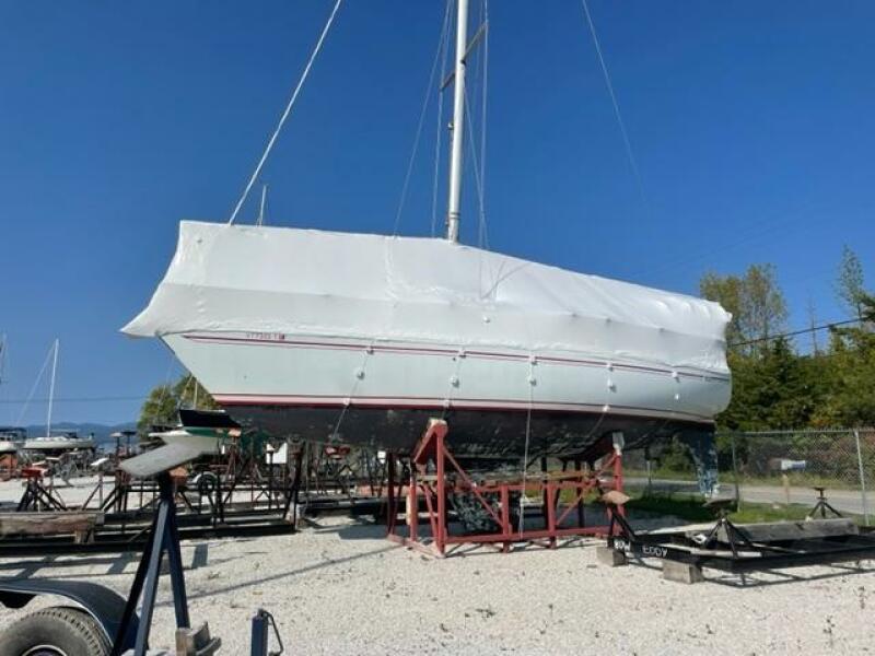 36' 1981 Yamaha Boats 36