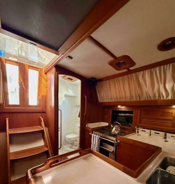 GADABOUT 46ft Outbound Yacht For Sale