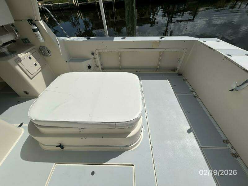 28' Albin cockpit starboard