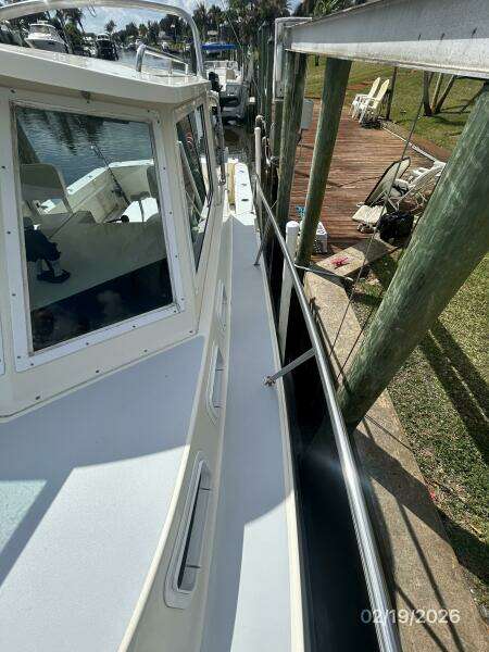 28' Albin port side deck2