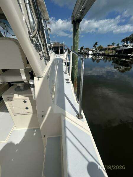28' Albin starboard side deck1