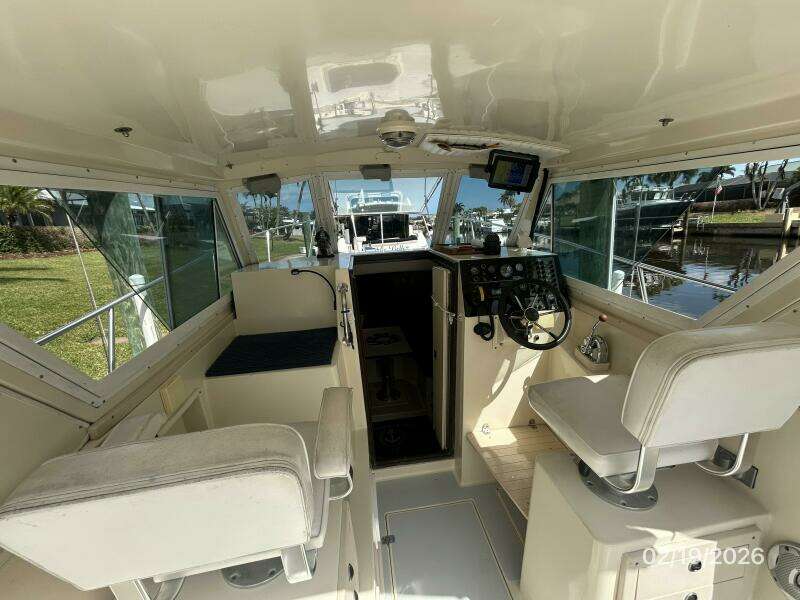 28' Albin upper deck forward