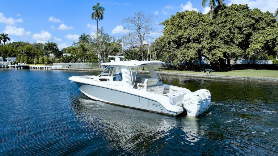 35' 2019 Boston Whaler 350 Realm