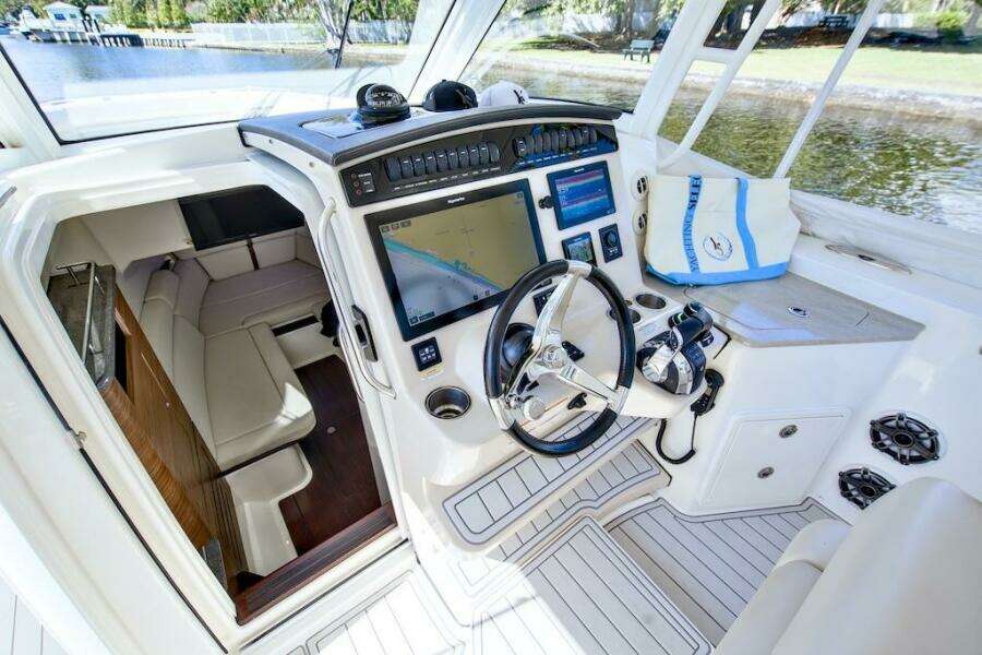 350 Realm 35ft Boston Whaler Yacht For Sale