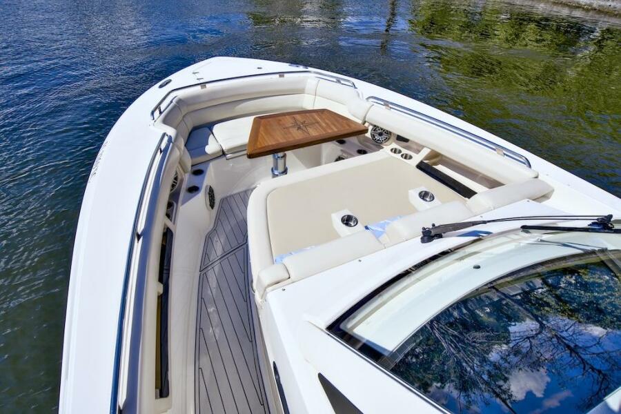 35' 2019 Boston Whaler 350 Realm