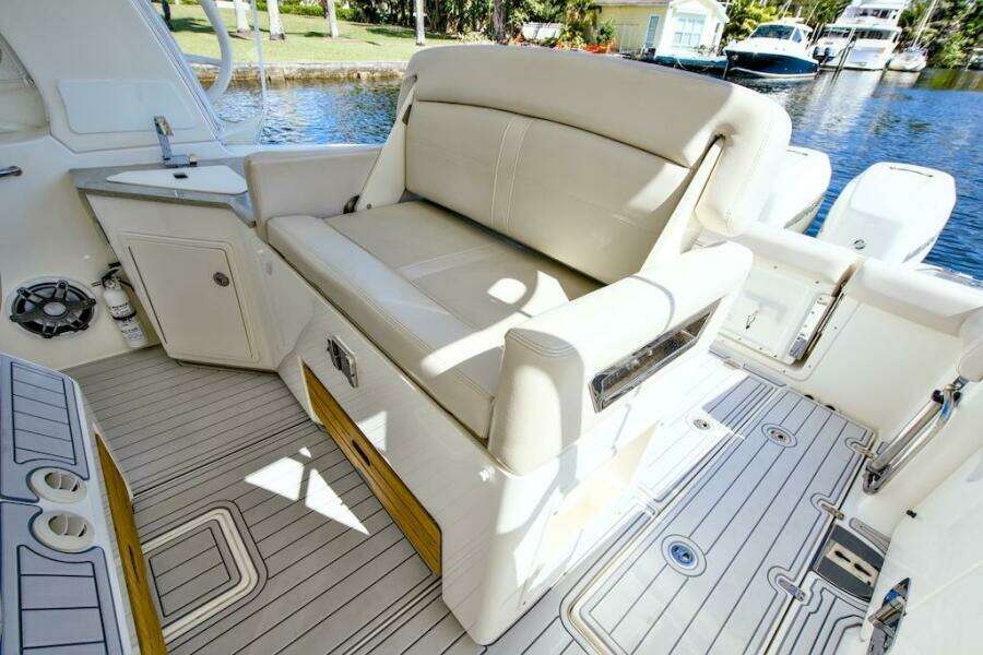350 Realm 35ft Boston Whaler Yacht For Sale