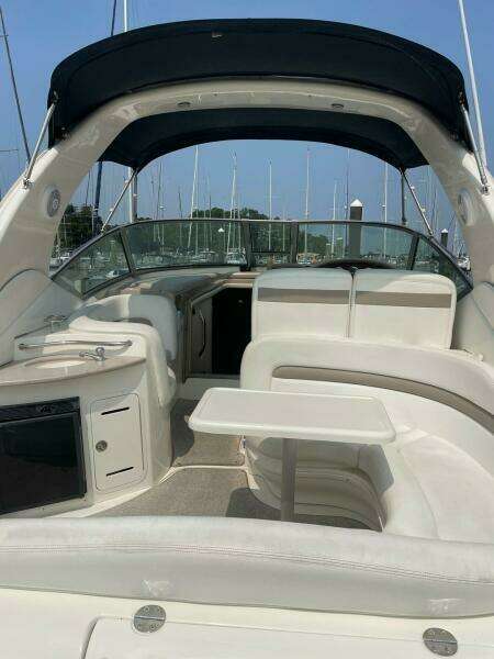 Just Right 32ft Sea Ray Yacht For Sale