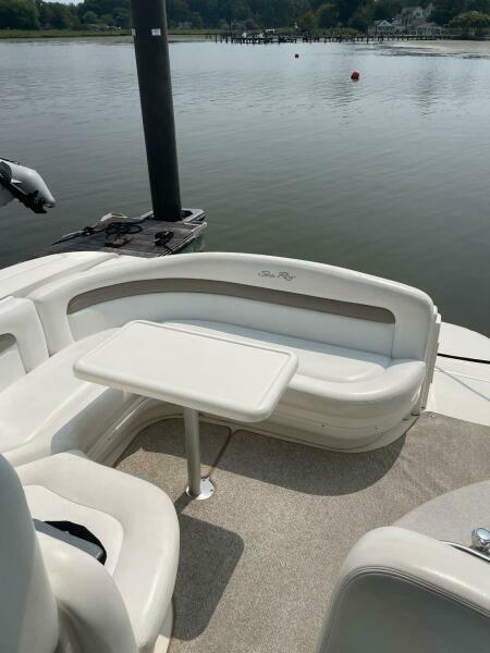 32' 2005 Sea Ray Sundancer 320