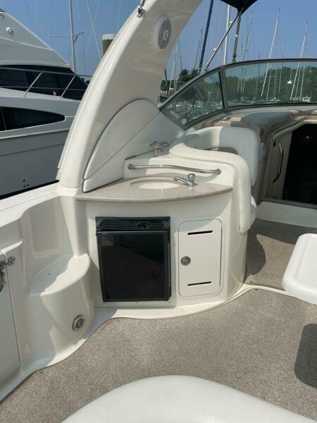 32' 2005 Sea Ray Sundancer 320