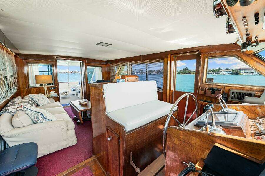 LATTITUDE 53ft Hatteras Yacht For Sale