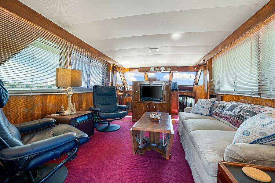 LATTITUDE 53ft Hatteras Yacht For Sale