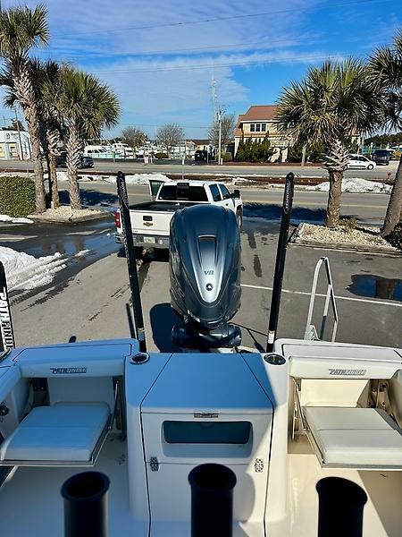 27' 2023 Pathfinder 2700