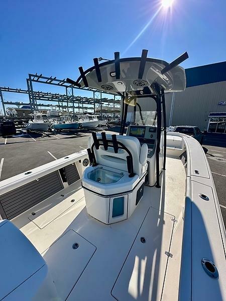 27' 2023 Pathfinder 2700