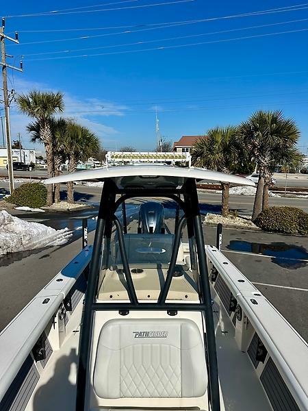 27' 2023 Pathfinder 2700