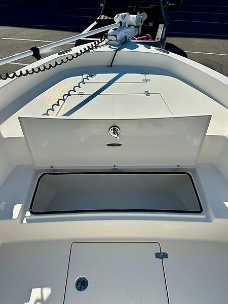 27' 2023 Pathfinder 2700