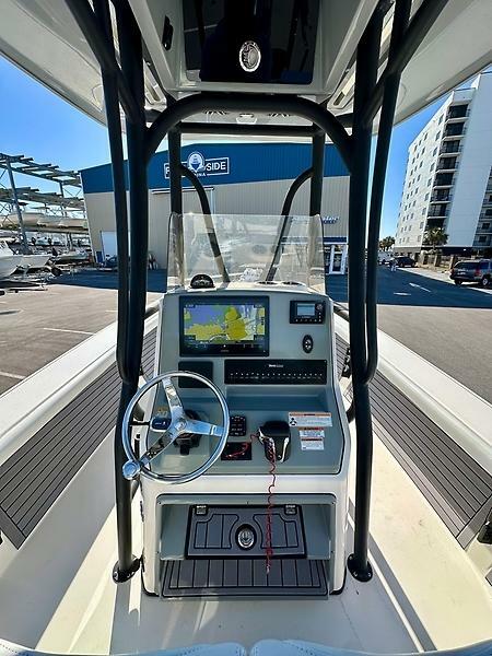 27' 2023 Pathfinder 2700