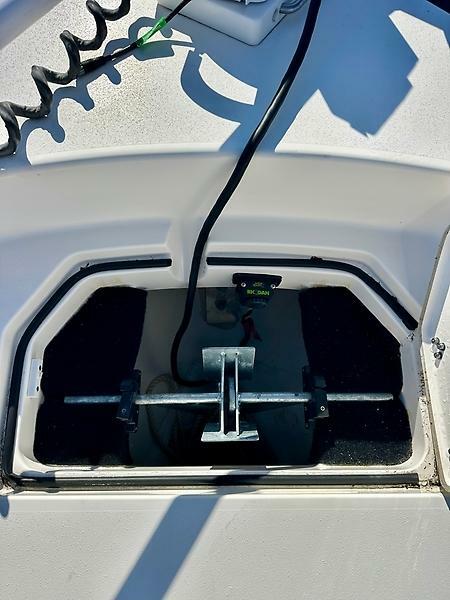 27' 2023 Pathfinder 2700