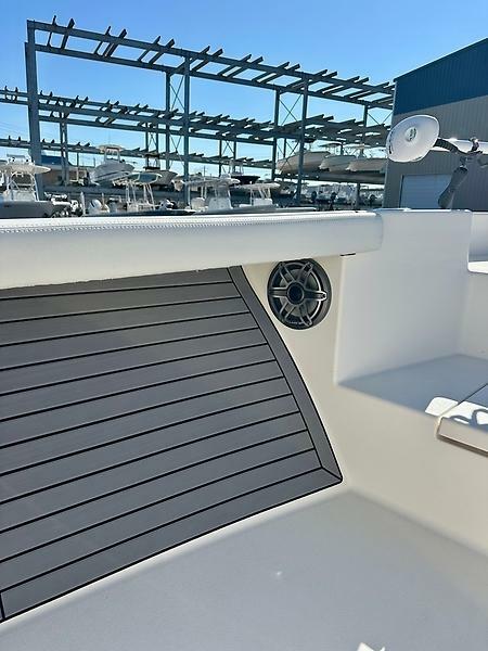 27' 2023 Pathfinder 2700